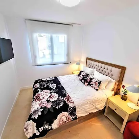 Luxury House With Private Rooftop Jacuzzi On The Golden Mile Holiday home *