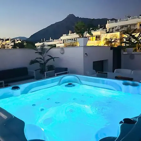 Luxury House With Private Rooftop Jacuzzi On The Golden Mile *