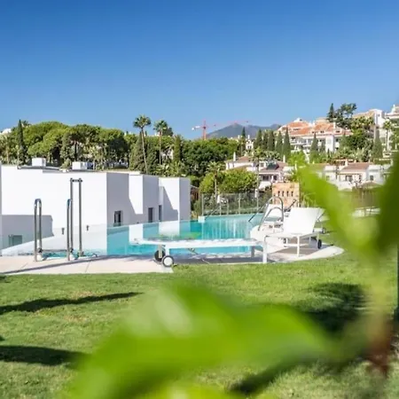 Luxury House With Private Rooftop Jacuzzi On The Golden Mile Marbella