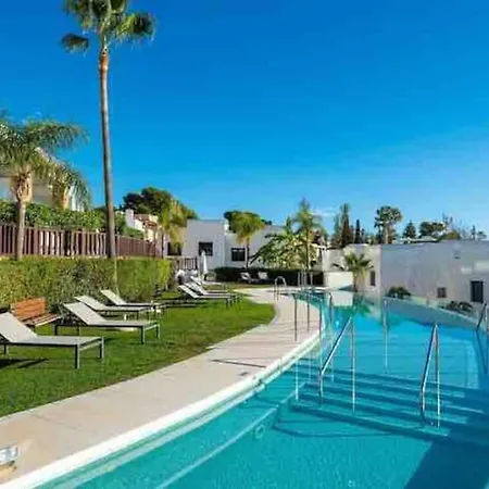 Luxury House With Private Rooftop Jacuzzi On The Golden Mile *