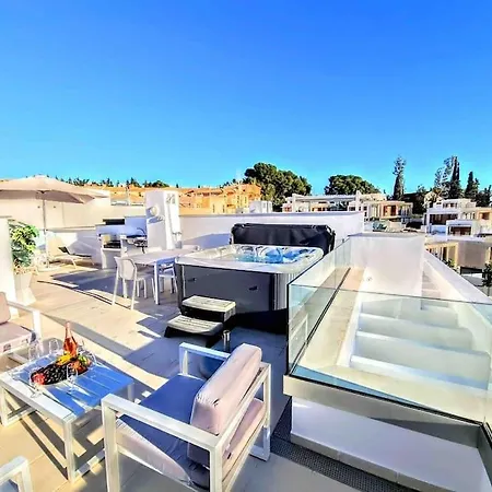Luxury House With Private Rooftop Jacuzzi On The Golden Mile Marbella