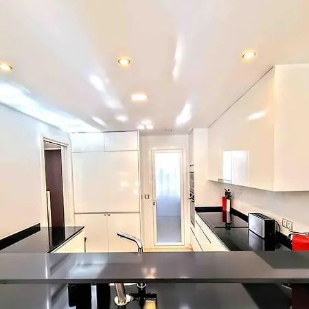 Luxury House With Private Rooftop Jacuzzi On The Golden Mile *