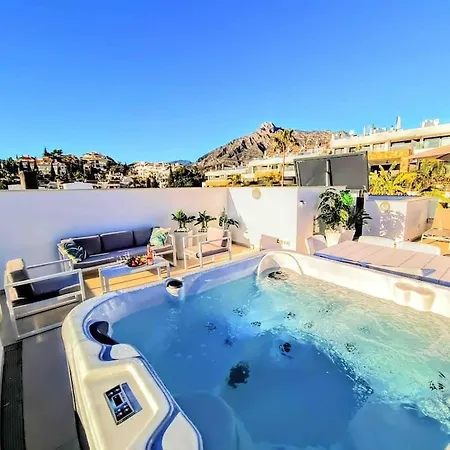 Luxury House With Private Rooftop Jacuzzi On The Golden Mile Vakantiehuis