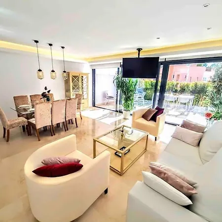 Luxury House With Private Rooftop Jacuzzi On The Golden Mile Vakantiehuis *