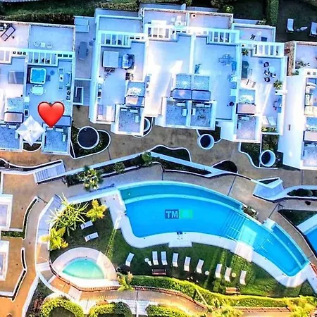 Vakantiehuis Luxury House With Private Rooftop Jacuzzi On The Golden Mile *