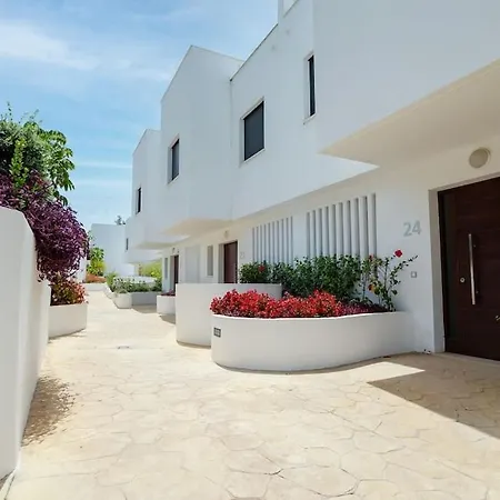 Vakantiehuis Luxury House With Private Rooftop Jacuzzi On The Golden Mile