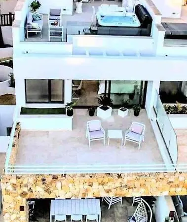 Luxury House With Private Rooftop Jacuzzi On The Golden Mile Vakantiehuis Marbella