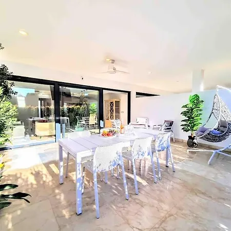 Vakantiehuis Luxury House With Private Rooftop Jacuzzi On The Golden Mile Marbella