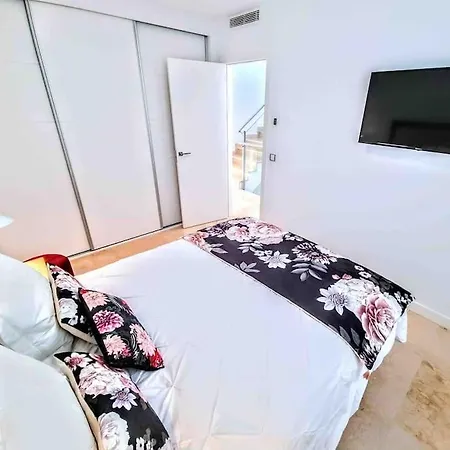 Luxury House With Private Rooftop Jacuzzi On The Golden Mile Vakantiehuis Marbella