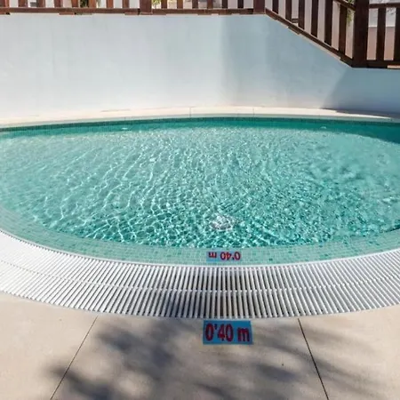 Vakantiehuis Luxury House With Private Rooftop Jacuzzi On The Golden Mile *
