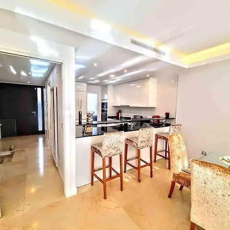 Vakantiehuis Luxury House With Private Rooftop Jacuzzi On The Golden Mile Marbella