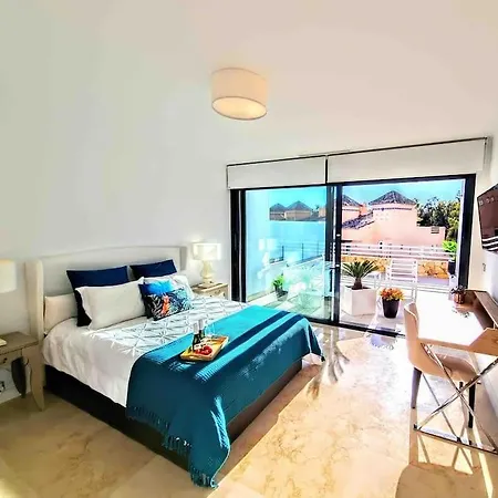 Vakantiehuis Luxury House With Private Rooftop Jacuzzi On The Golden Mile Marbella
